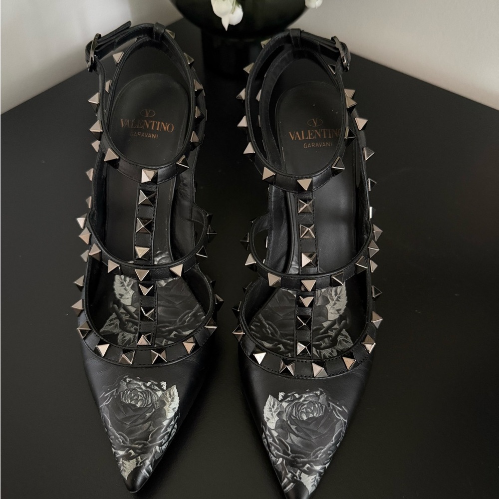 Valentino Black Rockstud Floral Pointed T-Strap Heels Sz 36.5 - Picture 2 of 6
